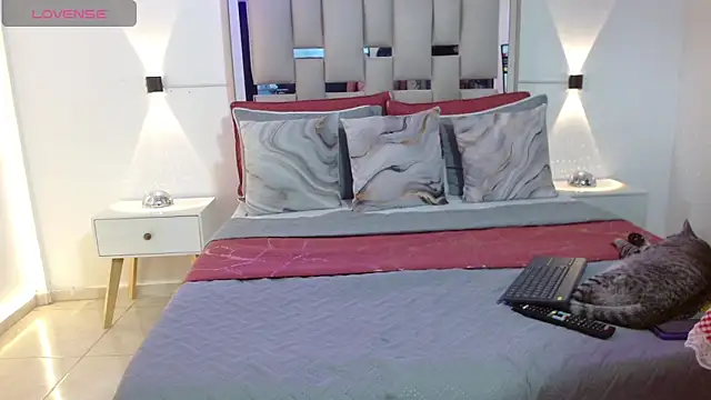 hellen martin online show from March 25, 8:04 pm