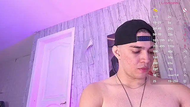 Snapshot of JUANDIAMONDS98 chatting on May 19, 1:28 pm JUANDIAMONDS98 online show from May 19, 1:28 pm