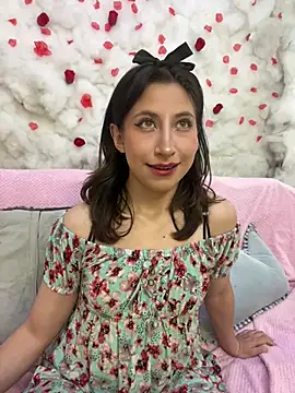 Snapshot of SkarletJhonson_ chatting on May 3, 8:20 am SkarletJhonson online show from May 3, 8:20 am