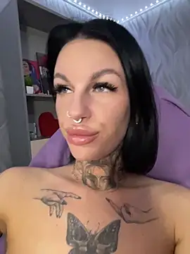 Snapshot of angel_devil_forever chatting on June 17, 10:21 pm angel devil forever online show from June 17, 10:21 pm
