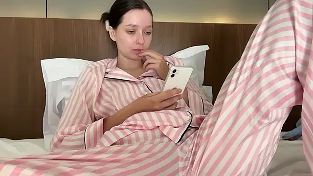 Snapshot of _liatris_ chatting on December 9, 11:47 am liatris online show from December 9, 11:47 am