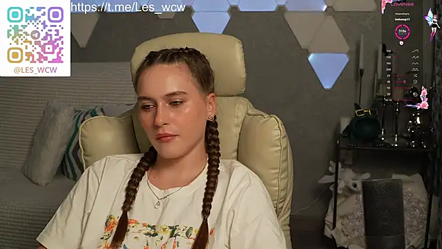 HarleyDeess online show from November 26, 8:10 pm