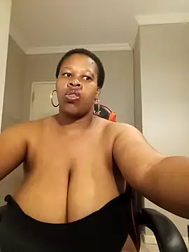 Snapshot of bustylisa1983 chatting on February 22, 3:18 am bustylisa1983 online show from February 22, 3:18 am