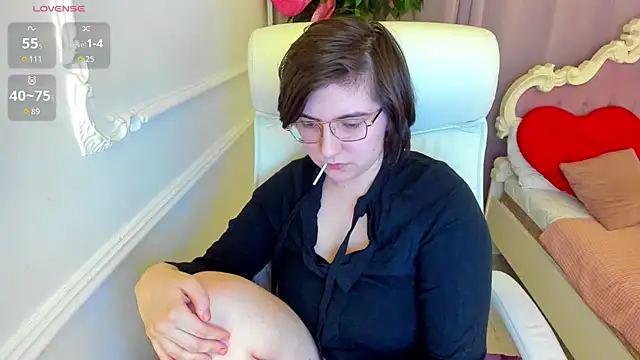 Snapshot of Lily_Marlin chatting on May 8, 8:25 pm Lily Marlin online show from May 8, 8:25 pm