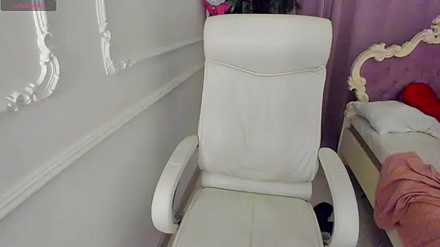 Snapshot of Lily_Marlin chatting on June 5, 2:40 am Lily Marlin online show from June 5, 2:40 am