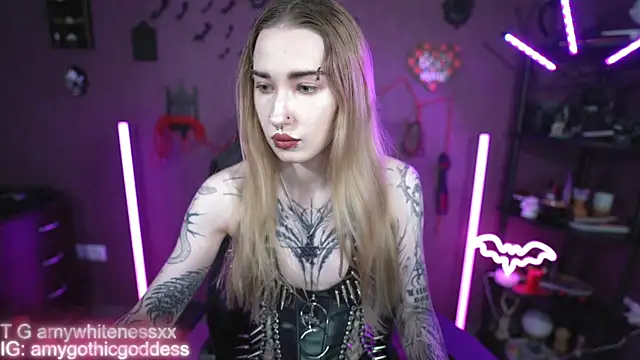 amywhitenessxx online show from June 2, 3:36 pm
