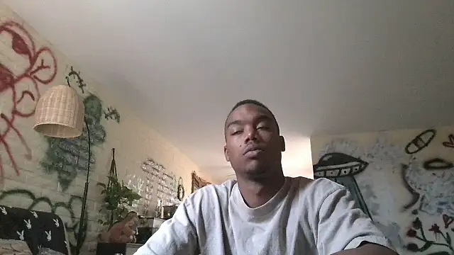 Snapshot of Shhhtrey0375 chatting on June 13, 7:45 pm Shhhtrey0375 online show from June 13, 7:45 pm