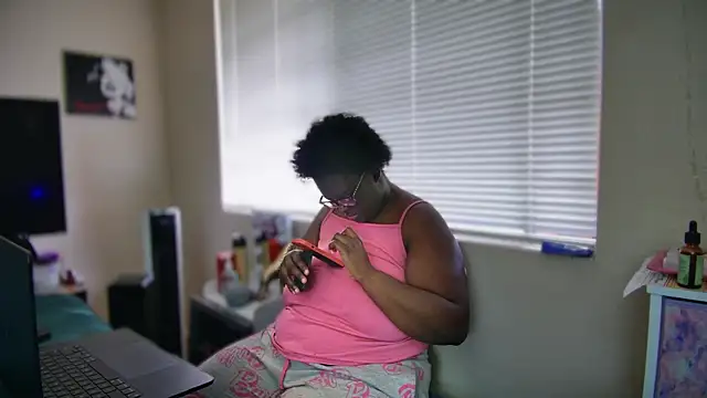 Snapshot of Yagurl__west chatting on January 30, 8:53 pm Yagurl west online show from January 30, 8:53 pm