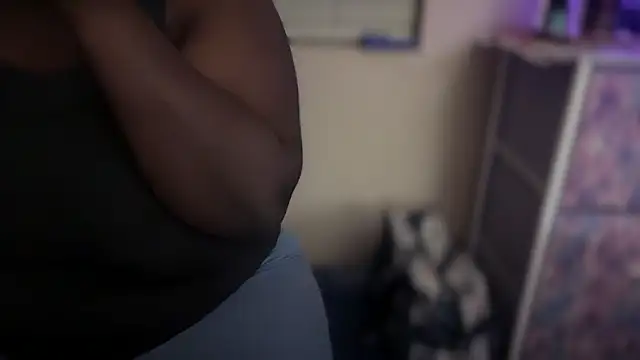 Snapshot of Yagurl__west chatting on February 12, 4:01 am Yagurl west online show from February 12, 4:01 am