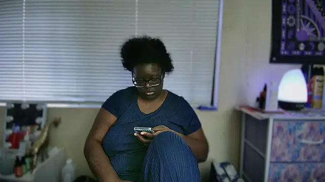 Snapshot of Yagurl__west chatting on February 14, 12:51 am Yagurl west online show from February 14, 12:51 am