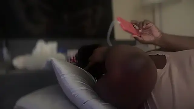 Snapshot of Yagurl__west chatting on February 14, 7:54 pm Yagurl west online show from February 14, 7:54 pm