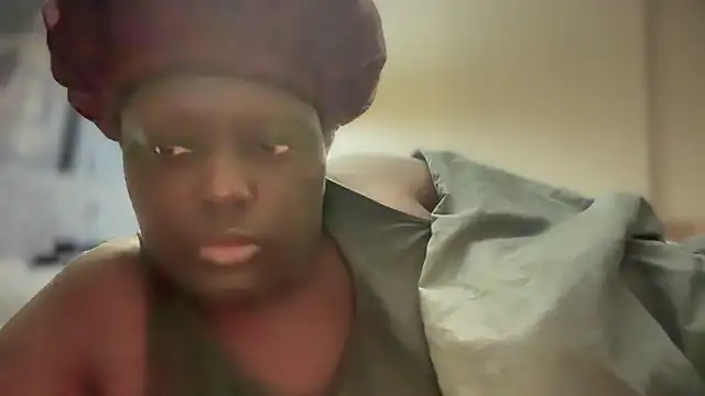 Snapshot of Yagurl__west chatting on February 17, 6:53 am Yagurl west online show from February 17, 6:53 am