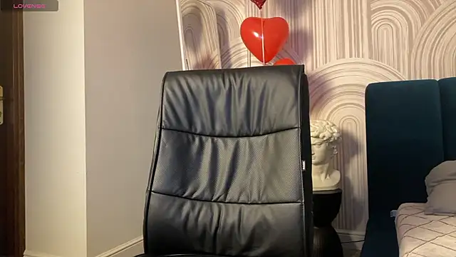 viviann evans online show from March 13, 1:01 am