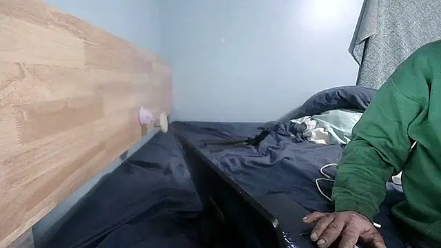 Mshizzle12 online show from February 17, 9:06 am