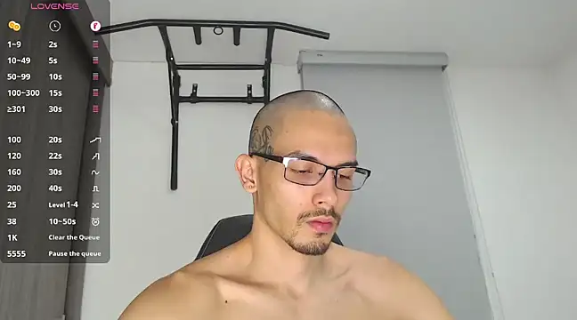 Snapshot of russthiago chatting on February 6, 9:49 pm russthiago online show from February 6, 9:49 pm