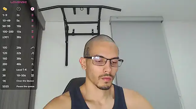 Snapshot of russthiago chatting on February 7, 11:34 pm russthiago online show from February 7, 11:34 pm