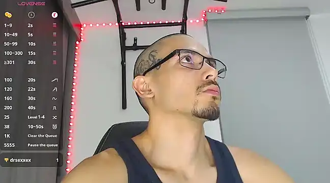 Snapshot of russthiago chatting on February 8, 7:05 pm russthiago online show from February 8, 7:05 pm