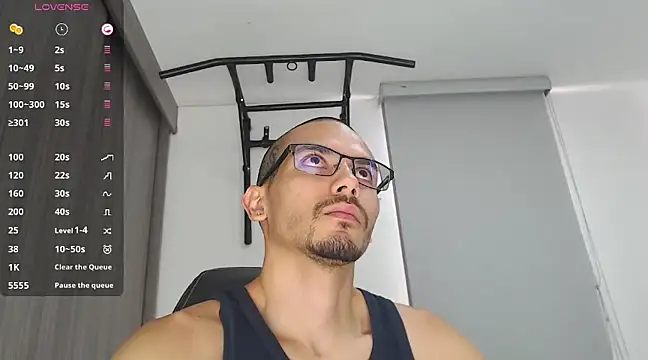 Snapshot of russthiago chatting on February 12, 3:49 pm russthiago online show from February 12, 3:49 pm