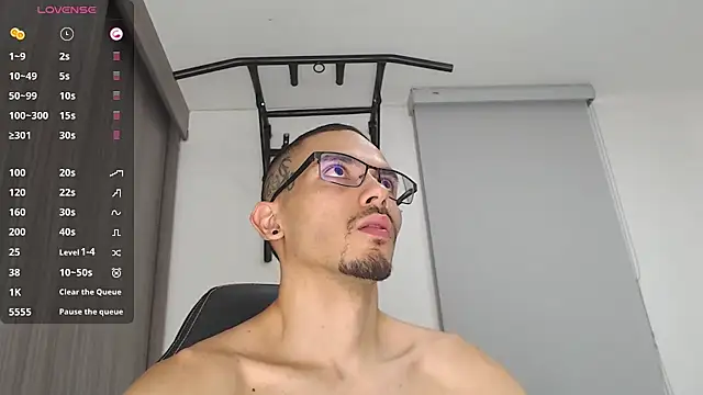 Snapshot of russthiago chatting on March 10, 1:32 pm russthiago online show from March 10, 1:32 pm