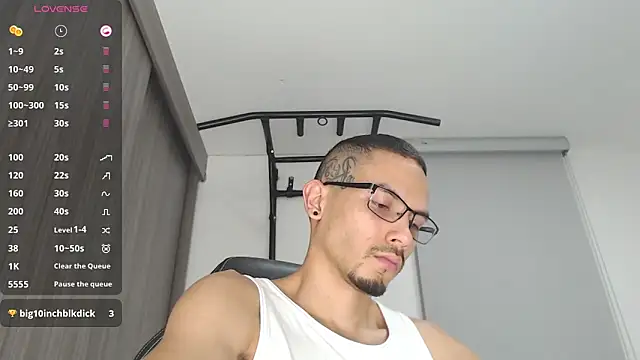 Snapshot of russthiago chatting on March 21, 8:08 pm russthiago online show from March 21, 8:08 pm