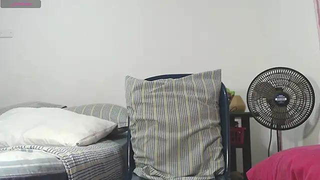 russthiago online show from November 25, 1:44 pm