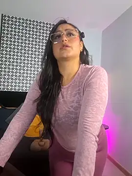 Snapshot of Amber_gold_ chatting on April 19, 4:23 am Amber gold online show from April 19, 4:23 am