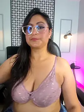 Snapshot of Amber_gold_ chatting on April 22, 11:39 pm Amber gold online show from April 22, 11:39 pm