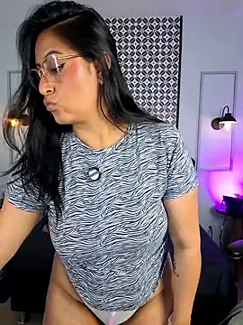 Snapshot of Amber_gold_ chatting on May 22, 2:40 am Amber gold online show from May 22, 2:40 am