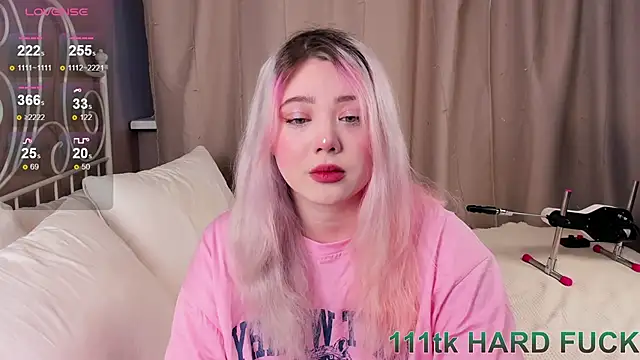 Snapshot of __KawaiiYuki__ chatting on January 20, 8:52 am   KawaiiYuki   online show from January 20, 8:52 am