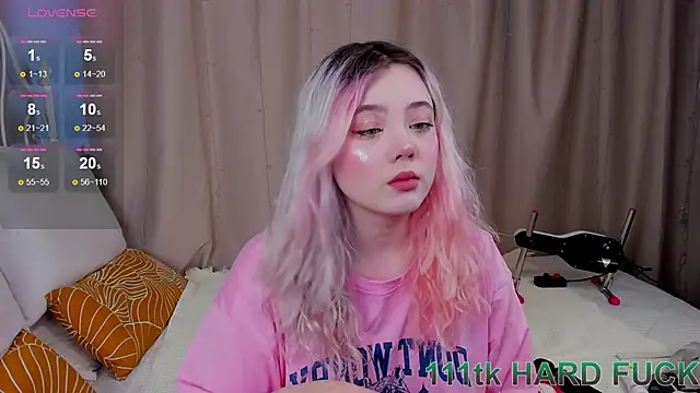 Snapshot of __KawaiiYuki__ chatting on January 23, 8:46 am   KawaiiYuki   online show from January 23, 8:46 am