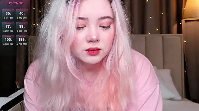 Snapshot of __KawaiiYuki__ chatting on January 24, 8:55 am   KawaiiYuki   online show from January 24, 8:55 am