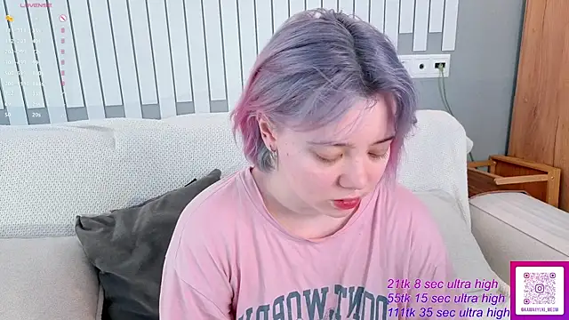 Snapshot of __KawaiiYuki__ chatting on April 26, 7:50 am KawaiiYuki online show from April 26, 7:50 am