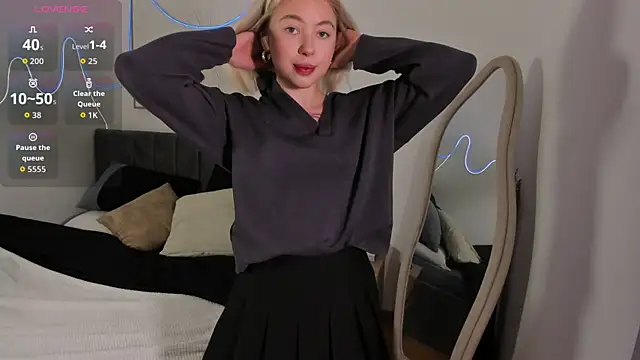 Snapshot of SimonaGerry chatting on November 10, 3:38 am SimonaGerry online show from November 10, 3:38 am