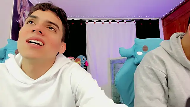 Snapshot of jake_and_joaquin chatting on December 1, 11:36 pm jake and joaquin online show from December 1, 11:36 pm