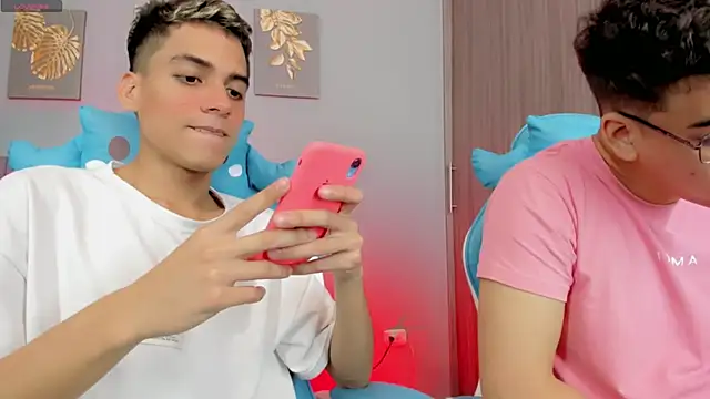 Snapshot of jake_and_joaquin chatting on February 25, 11:55 pm jake and joaquin online show from February 25, 11:55 pm