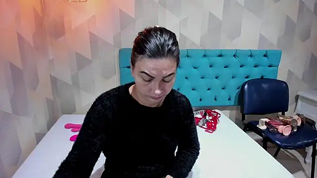 AdaFawxx online show from April 1, 4:02 am