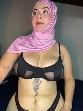 Snapshot of aneesa_darzi chatting on April 14, 6:36 pm aneesa darzi online show from April 14, 6:36 pm