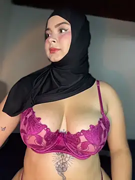 Snapshot of aneesa_darzi chatting on April 22, 6:20 pm aneesa darzi online show from April 22, 6:20 pm