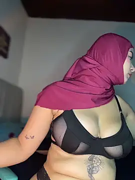 Snapshot of aneesa_darzi chatting on May 16, 11:03 pm aneesa darzi online show from May 16, 11:03 pm