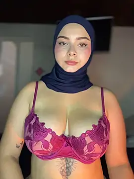 Snapshot of aneesa_darzi chatting on June 13, 8:51 pm aneesa darzi online show from June 13, 8:51 pm