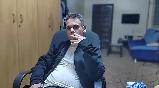 Arabeyes online show from December 6, 6:50 pm