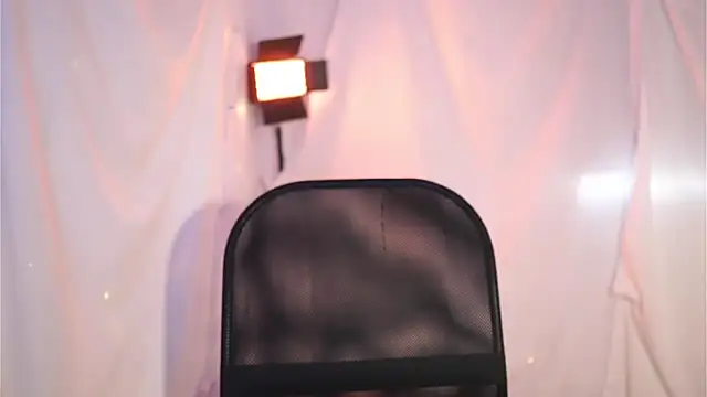 Snapshot of JulietaWinona chatting on November 22, 10:09 pm JulietaWinona online show from November 22, 10:09 pm