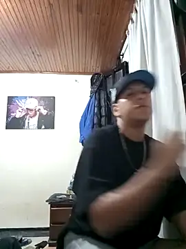 Snapshot of Peterking11 chatting on November 11, 8:14 am Peterking11 online show from November 11, 8:14 am