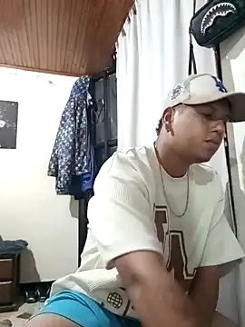 Snapshot of Peterking11 chatting on November 14, 7:40 am Peterking11 online show from November 14, 7:40 am