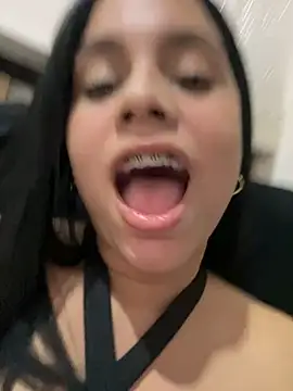 Snapshot of pamela_anderson_ chatting on December 20, 1:47 am pamela anderson online show from December 20, 1:47 am