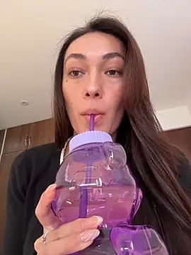 MichelleFerry  online show from February 8, 10:13 pm