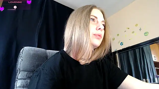 Snapshot of Aqualen chatting on April 27, 11:41 am Aqualen online show from April 27, 11:41 am