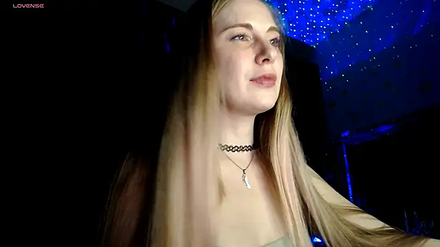 Snapshot of Aqualen chatting on April 30, 4:46 pm Aqualen online show from April 30, 4:46 pm