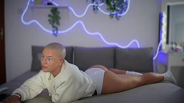 Snapshot of PaulinaSchubert1 chatting on December 2, 3:25 pm PaulinaSchubert1 online show from December 2, 3:25 pm