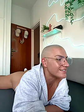 Snapshot of PaulinaSchubert1 chatting on November 10, 1:54 pm PaulinaSchubert1 online show from November 10, 1:54 pm